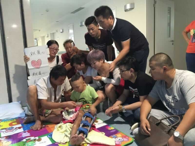 lp32學(xué)員洛陽正骨醫(yī)院愛心幫助小朋友2www.jiuweicehua.com lp32學(xué)員洛陽正骨醫(yī)院愛心幫助小朋友2www.jiuweicehua.com