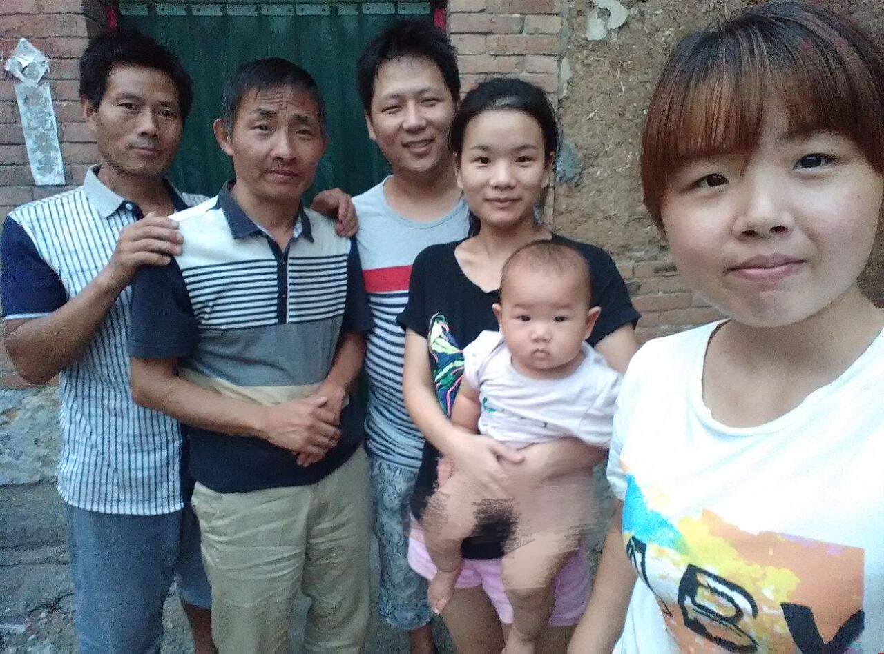 魏工中秋讓工團圓與父親合影www.zzhaofang.cn 魏工中秋讓工團圓與父親合影www.zzhaofang.cn